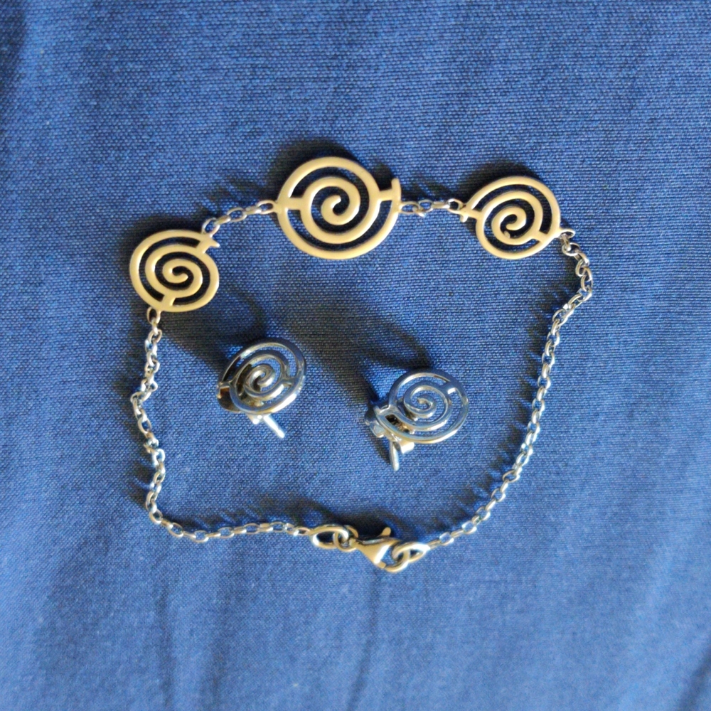 Bracelet and earings set